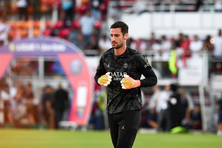 記者：里科墜馬近一年后終于恢復(fù)訓(xùn)練，預(yù)計(jì)月底可以回歸巴黎合練